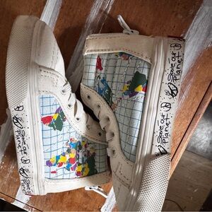 Vans Kids High-Top Sneakers in Cream with Multicolor Map Print